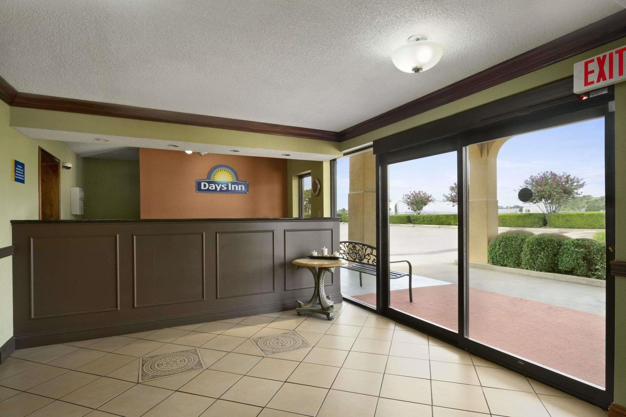 Days Inn By Wyndham Southaven Ms Bagian luar foto