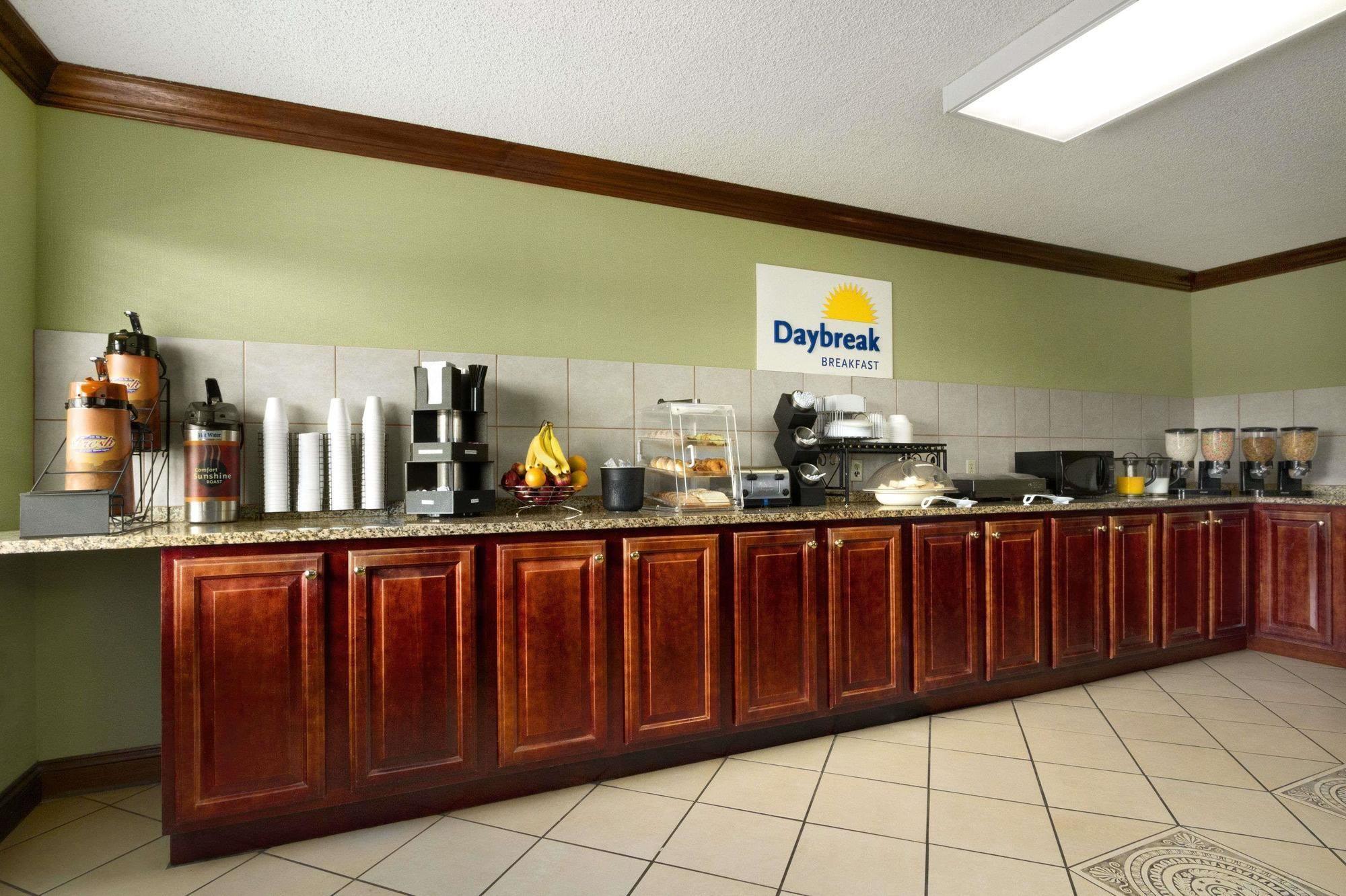 Days Inn By Wyndham Southaven Ms Bagian luar foto