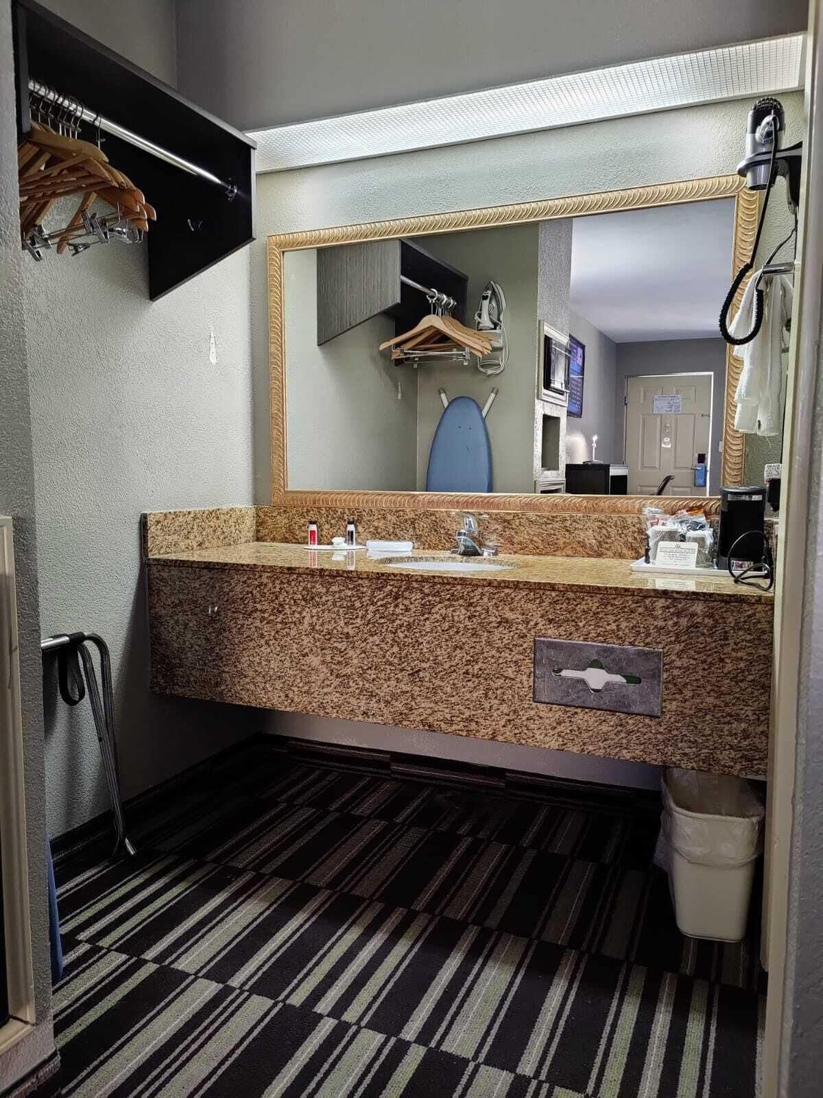 Days Inn By Wyndham Southaven Ms Bagian luar foto