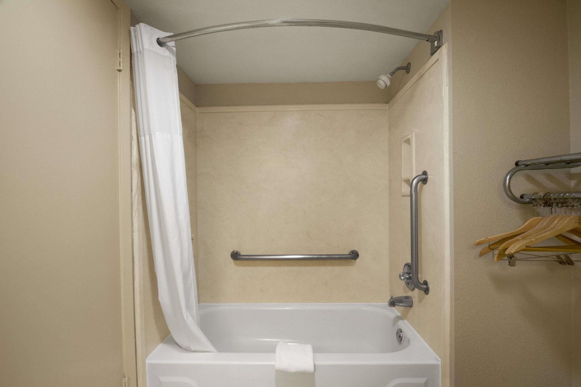 Days Inn By Wyndham Southaven Ms Bagian luar foto