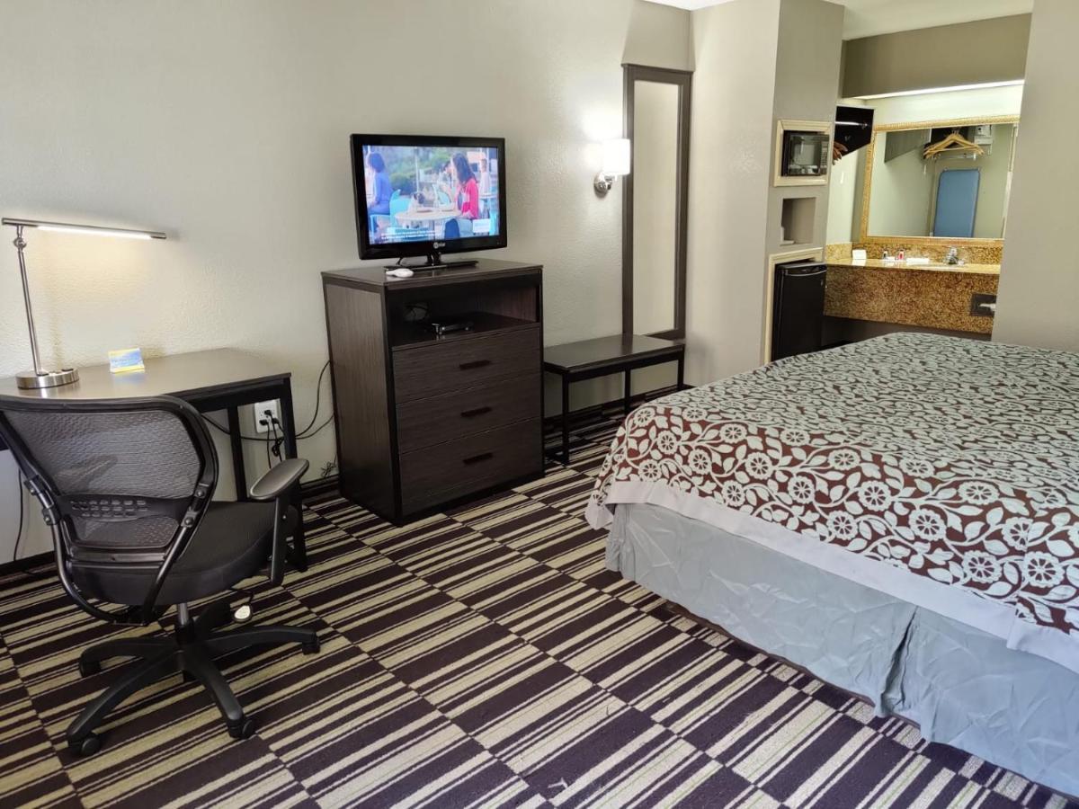 Days Inn By Wyndham Southaven Ms Bagian luar foto